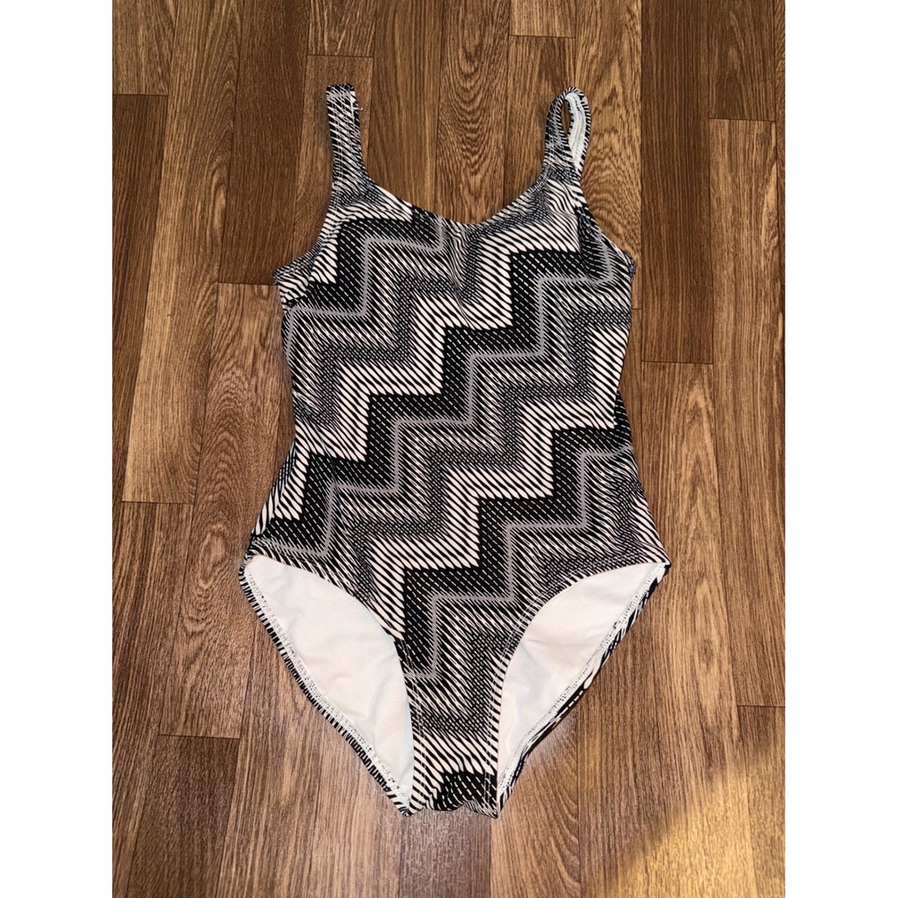 Catalina Womens Small 4-6 One Piece Swimsuit Black White Chevron Geometric Scoop
